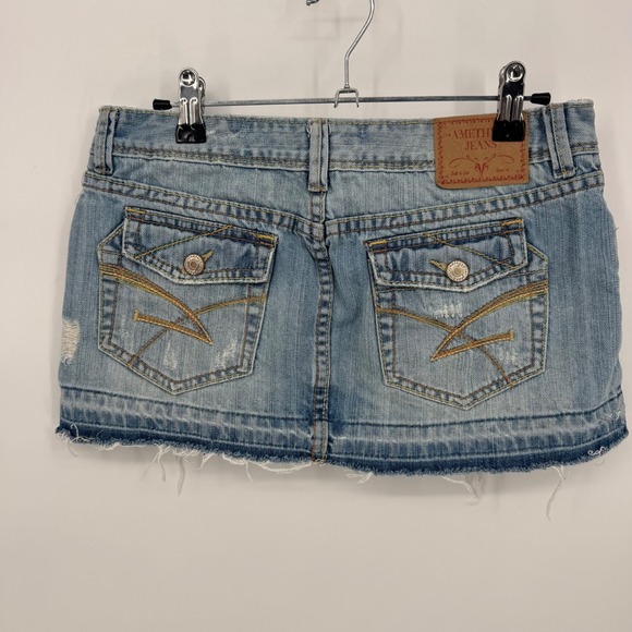 Amethyst Jeans Distressed Denim Mini Skirt Light Wash Blue Frayed Hem Size‎ 7 - Picture 4 of 5